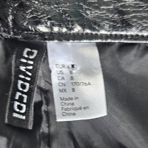 H&M Divided patent leather mini skirt with exposed zip size 8 - Picture 8 of 8